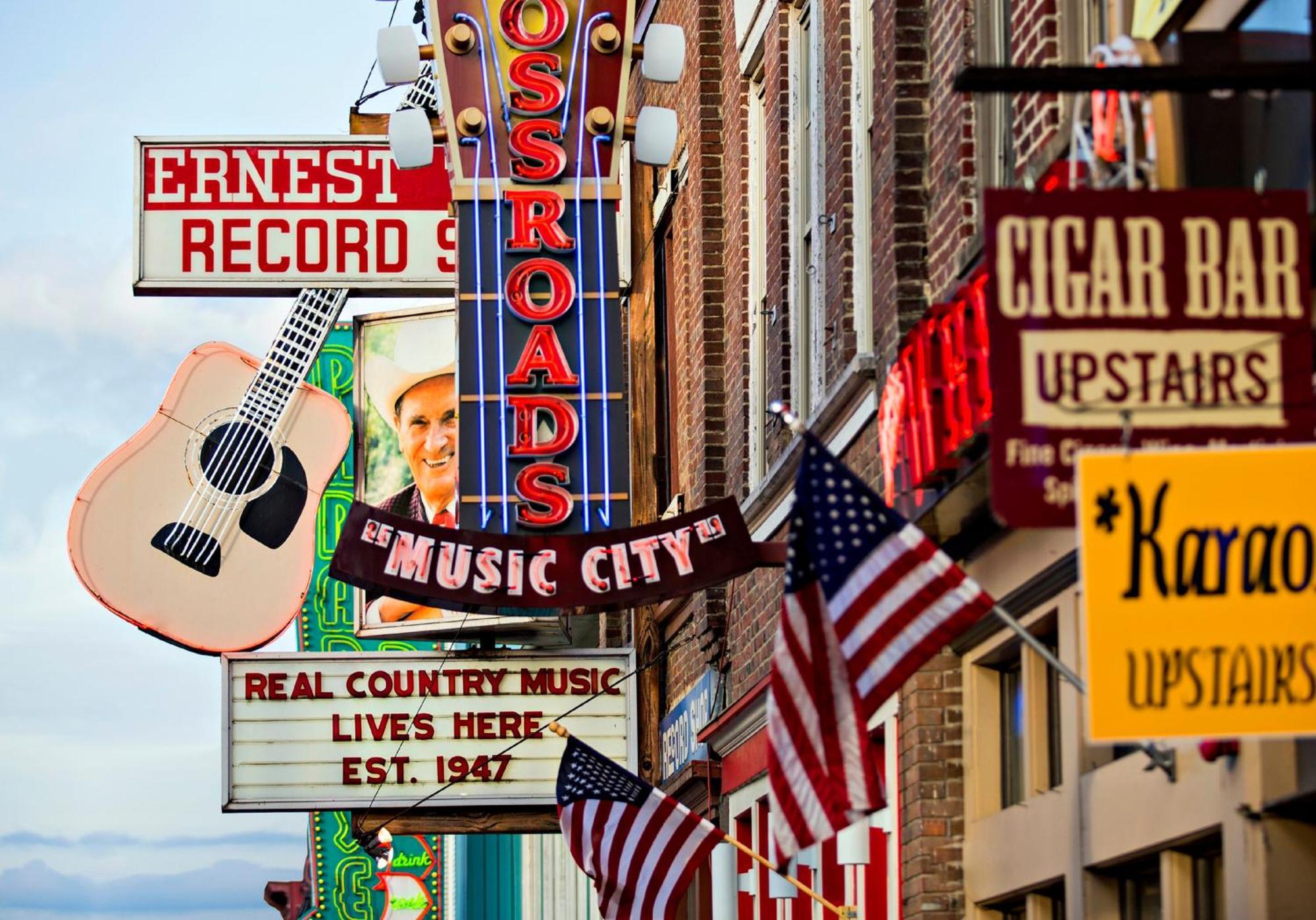 Holiday Inn Express Nashville-Downtown - Broadway By Ihg Exteriör bild