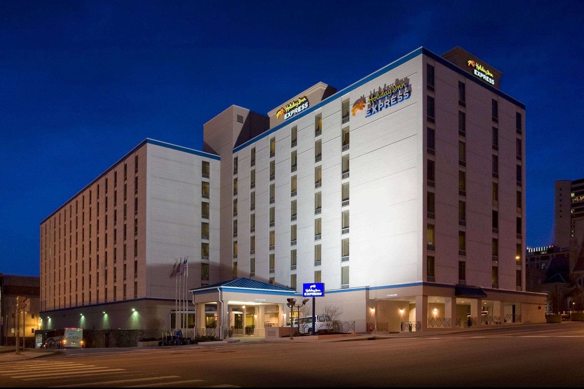 Holiday Inn Express Nashville-Downtown - Broadway By Ihg Exteriör bild